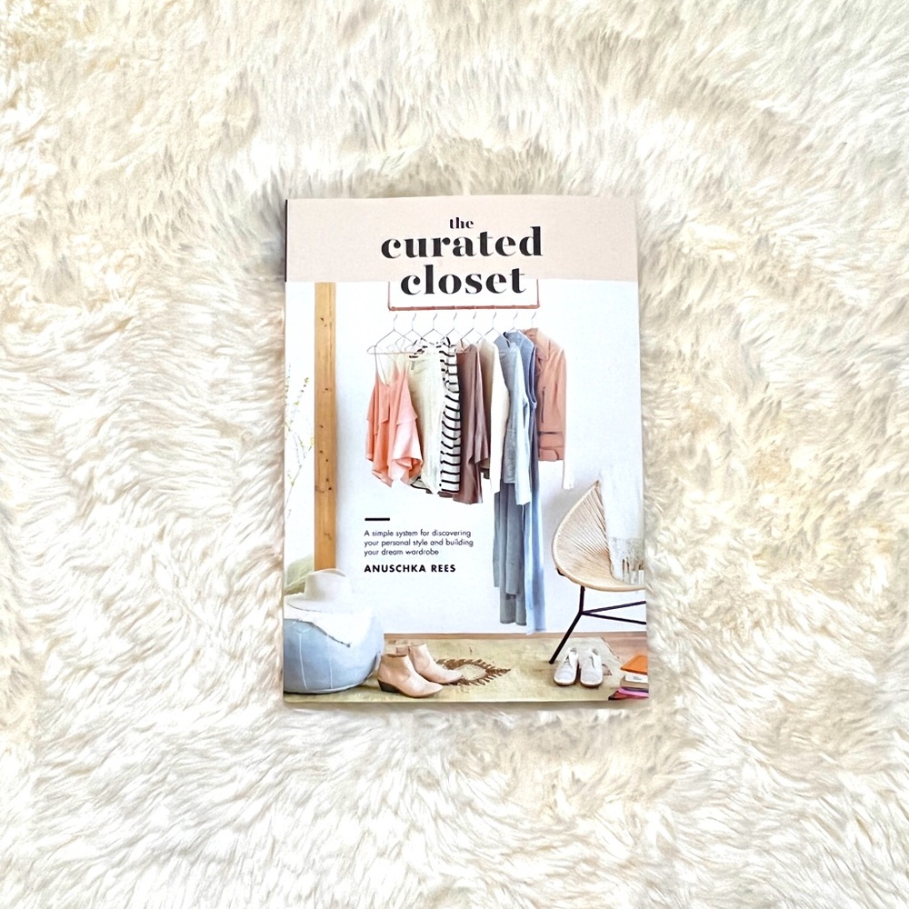 A curated closet - Closet organization book